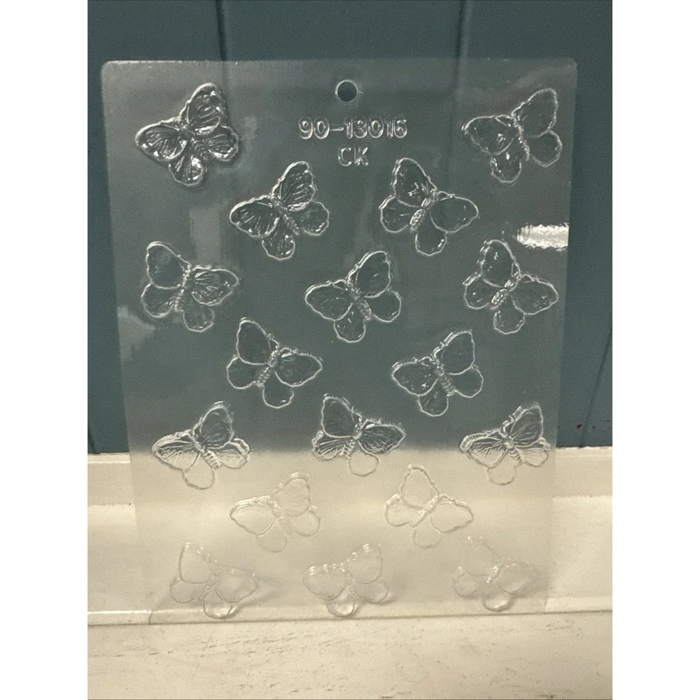 LOT OF 8 Vtg CHOCOLATE CANDY‎ SOAP MOLD PARTY FAVORS Easter Butterflies Eiffel +
